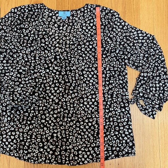 CeCe Leopard print v neck tie sleeve blouse M - Picture 7 of 8